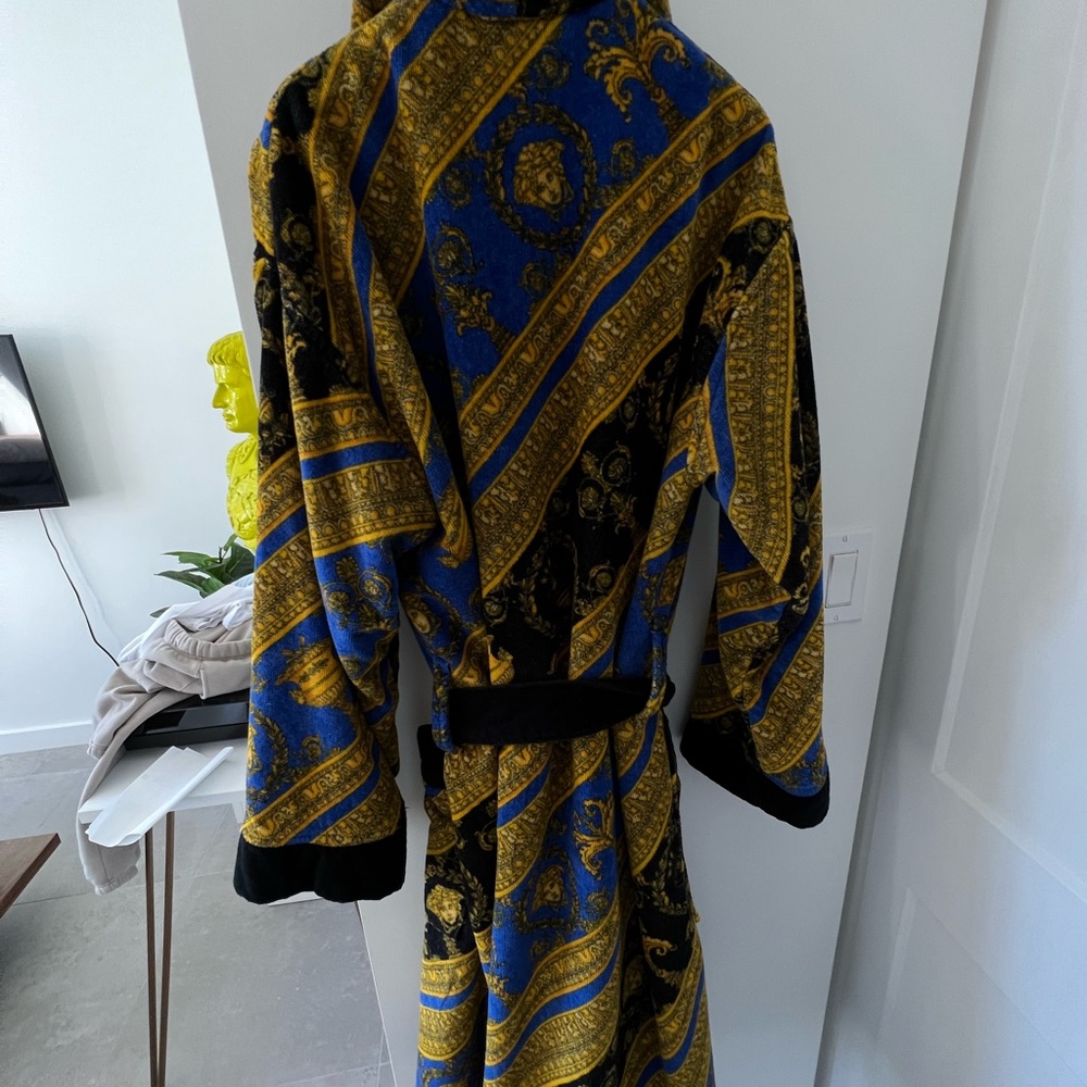 Auth Versace mens robe